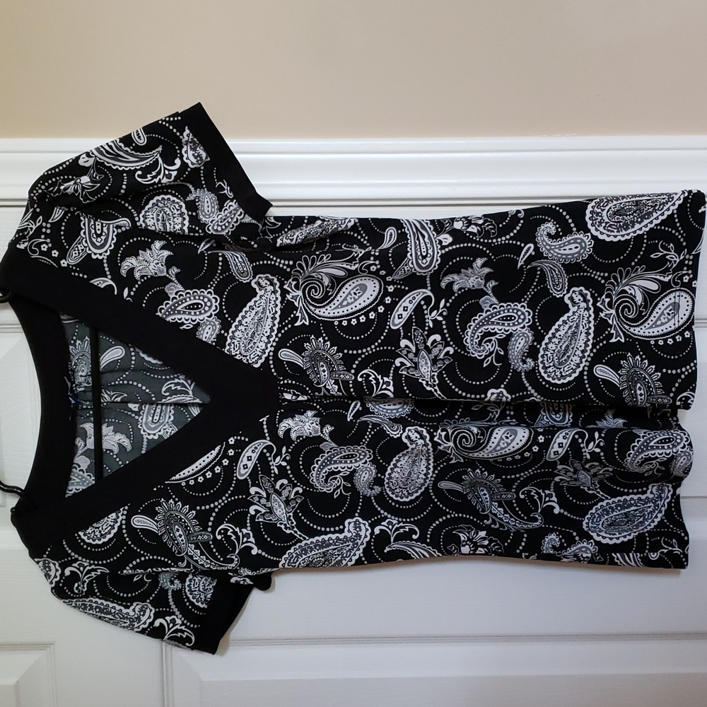 Black and white top in size S